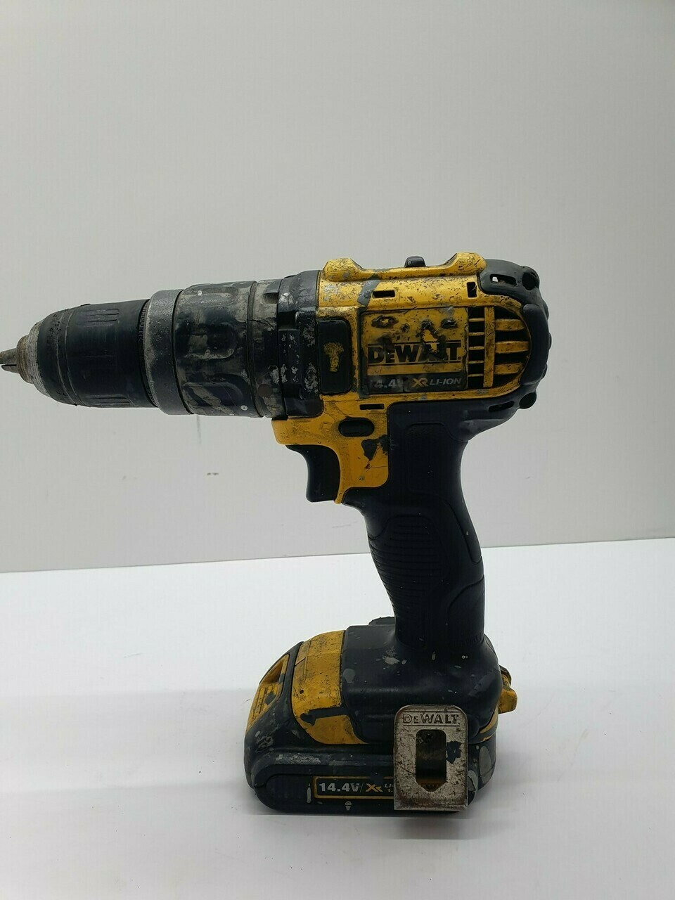 wkretarka-dewalt-dcf735-zasilanie-akumulatorowe