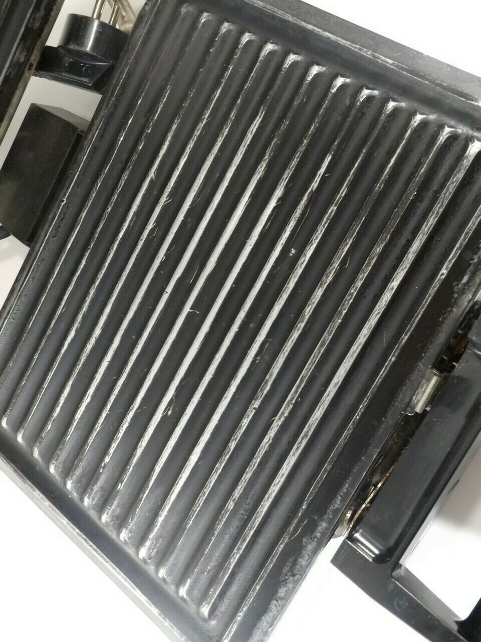 grill-elektryczny-stary-zdarty-seb-1300-marka-seb