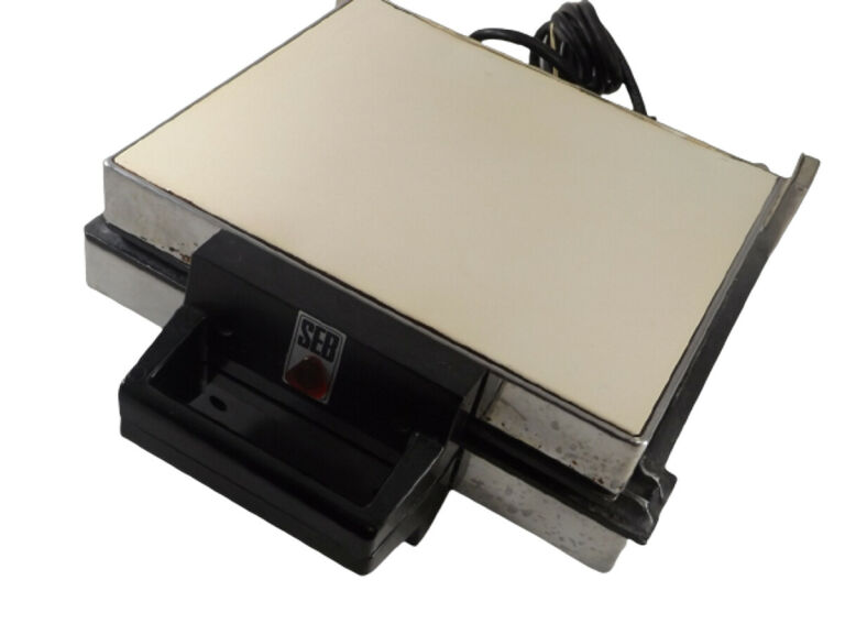 grill-elektryczny-stary-zdarty-seb-1300-kasprowicza-8-lidzbark