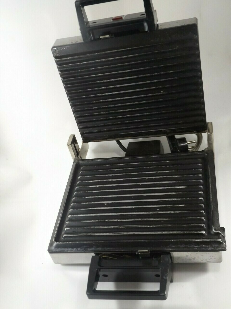 grill-elektryczny-stary-zdarty-seb-1300-stan-uzywany