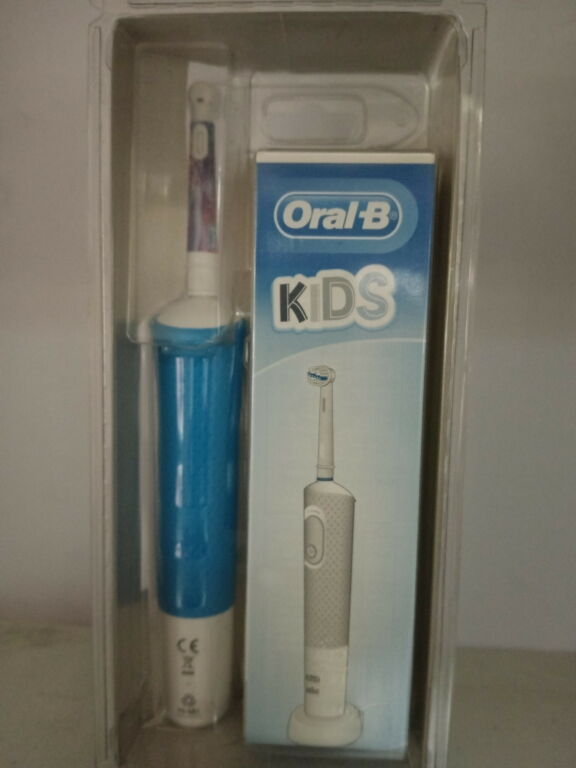 szczoteczka-elektryczna-oral-b-3757-frozen-ii-marka-oral-b