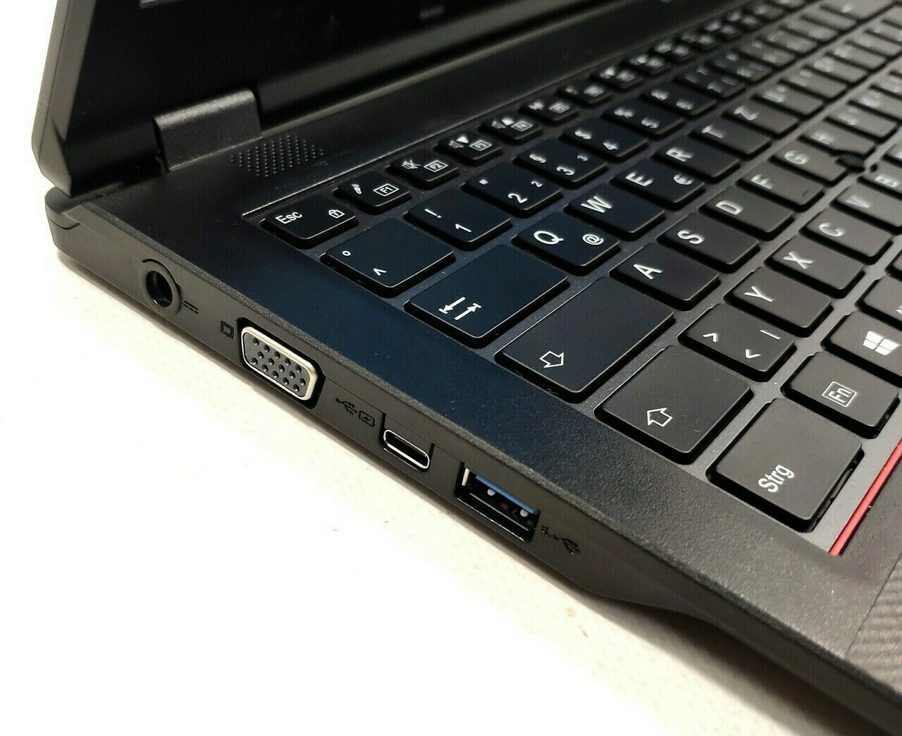 laptop-fujitsu-lifebook-i38gb256gbwin10-pro-przekatna-ekranu-15