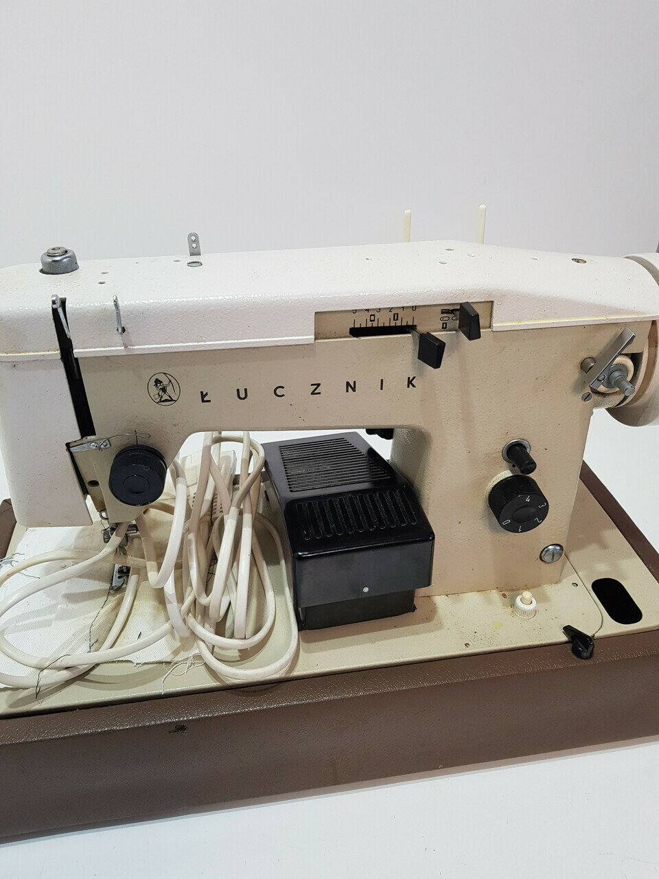 maszyna-do-szycia-lucznik-walizkowa-7-rodzaje-sciegow-elastyczny