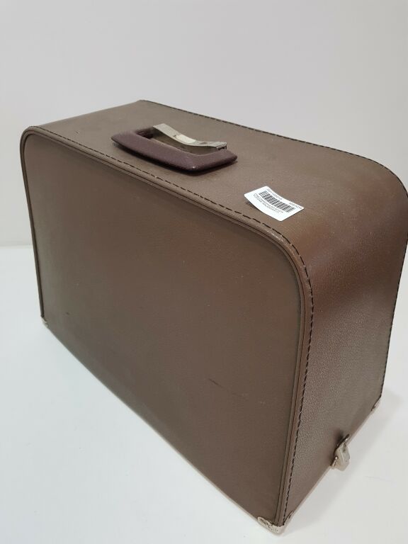 maszyna-do-szycia-lucznik-walizkowa-7-kolor-dominujacy-bezowybrazowy