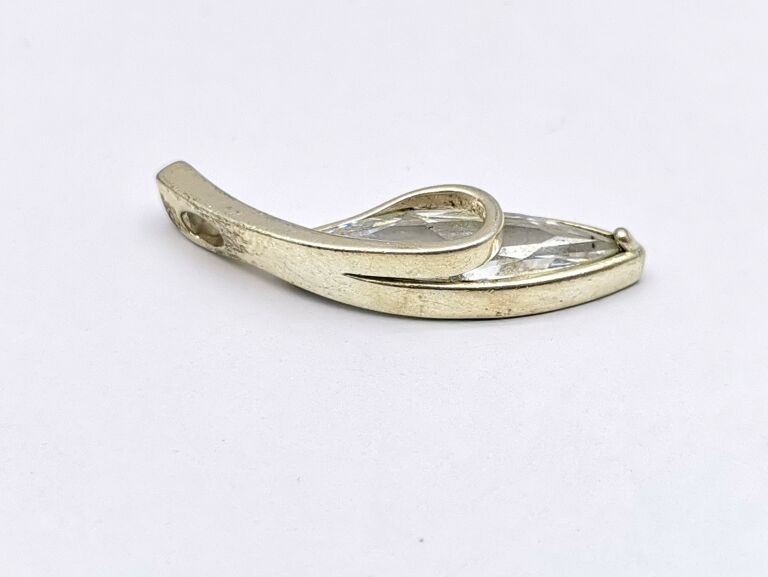 srebrny-wisiorek-lezka-z-oczkiem-925-material-srebro