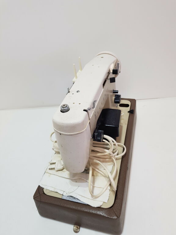 maszyna-do-szycia-lucznik-walizkowa-7-stan-uzywany