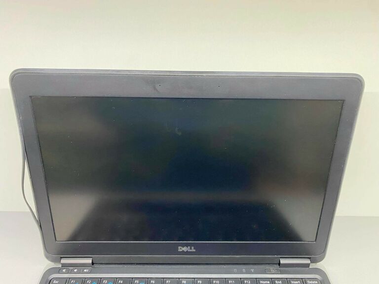 DELL LATITUDE E7240 I5-4300U / 8GB / 120GB / WIN1