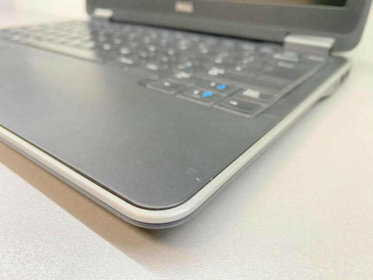 DELL LATITUDE E7240 I5-4300U / 8GB / 120GB / WIN1