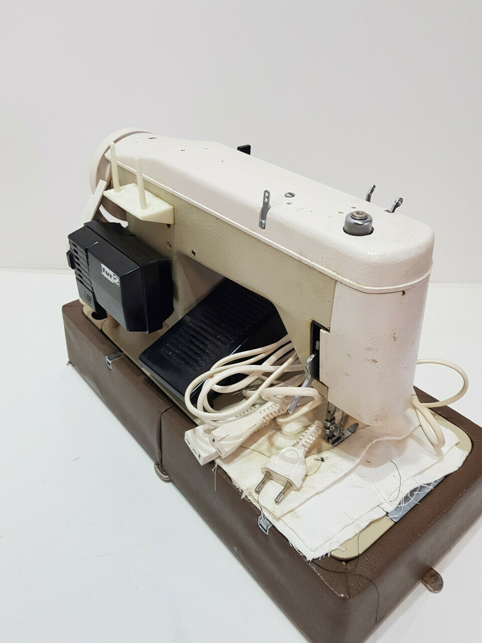 maszyna-do-szycia-lucznik-walizkowa-7-marka-lucznik