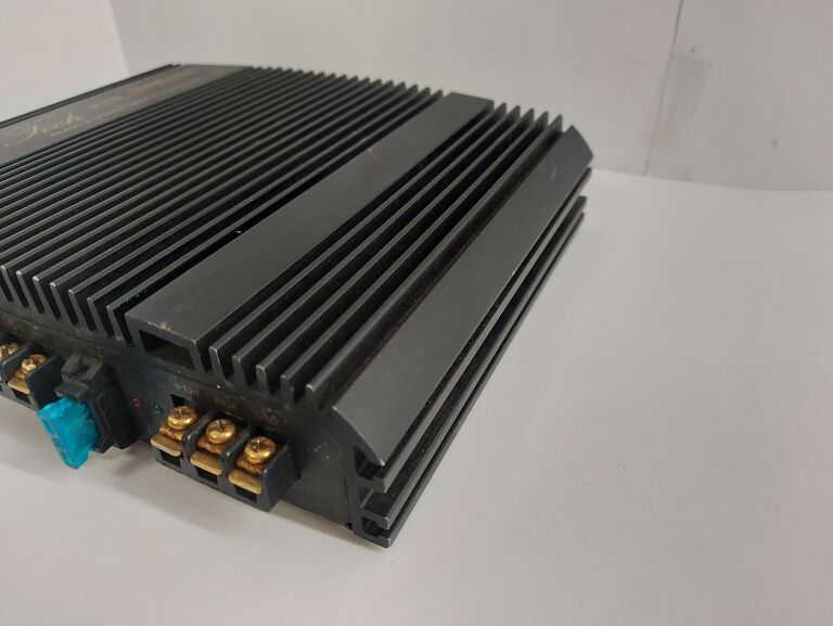 WZMACNIACZ SAMOCHODOWY AUDIO TECH CPA 140