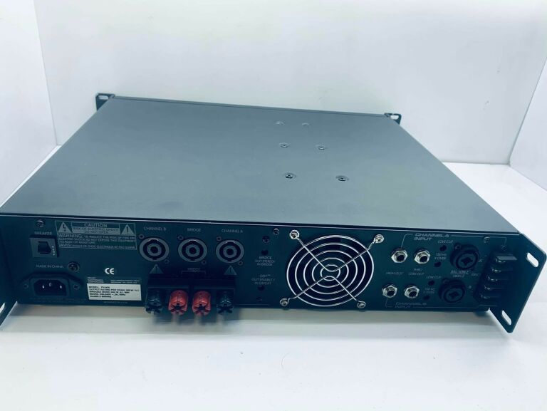 KOŃCÓWKA MOCY PEAVEY PV-900 POWER AMPLIFIER 900W