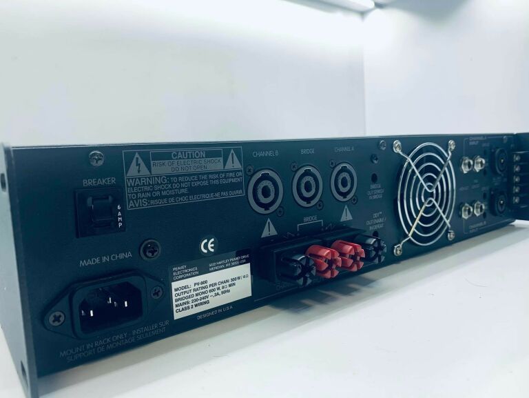 KOŃCÓWKA MOCY PEAVEY PV-900 POWER AMPLIFIER 900W