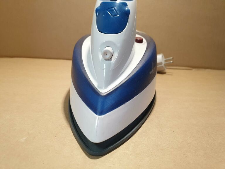 ŻELAZKO PAROWE RAVEN EZ002N 2200W KOMPLET
