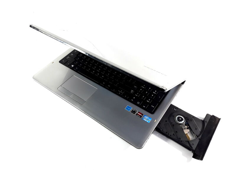 SAMSUNG NP350 | 17,3 | I3 | 4GB RAM | 1TB HDD