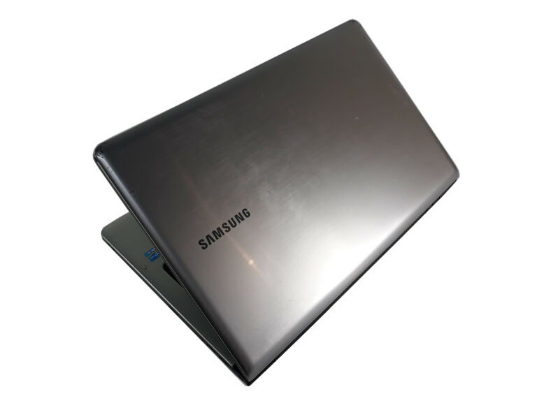 SAMSUNG NP350 | 17,3 | I3 | 4GB RAM | 1TB HDD