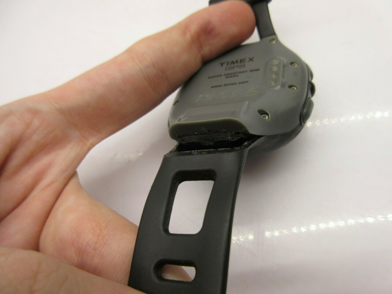 timex-marathon-t5k638-opis-ksztalt-koperty-owalna