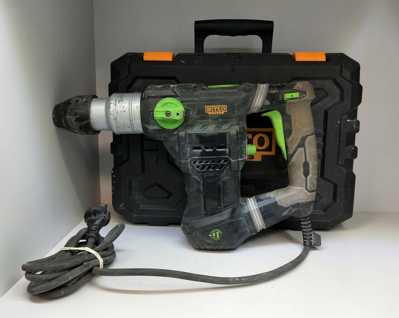 mlot-udarowy-niteo-tools-1300w-powstancow-25-siemianowice