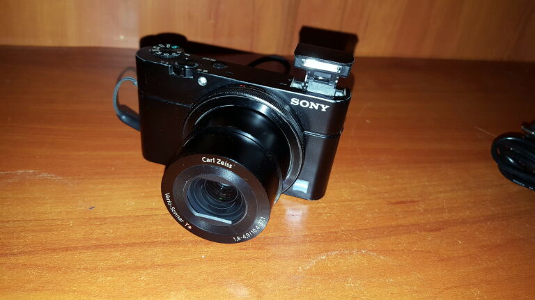 aparat-fotograficzny-sony-dsc-rx100-marka-sony