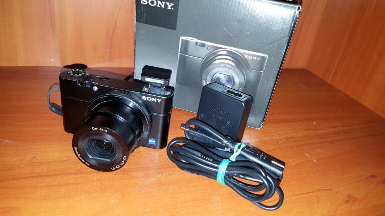 aparat-fotograficzny-sony-dsc-rx100-stan-uzywany