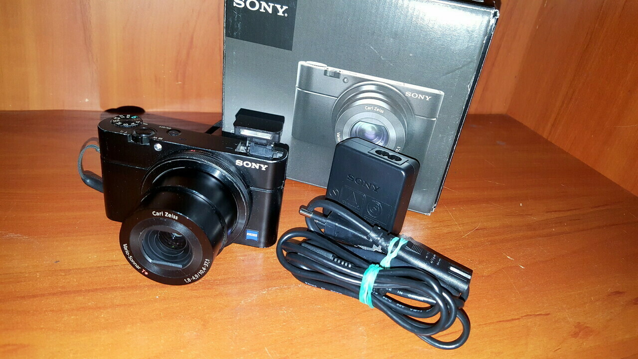 aparat-fotograficzny-sony-dsc-rx100-stan-uzywany