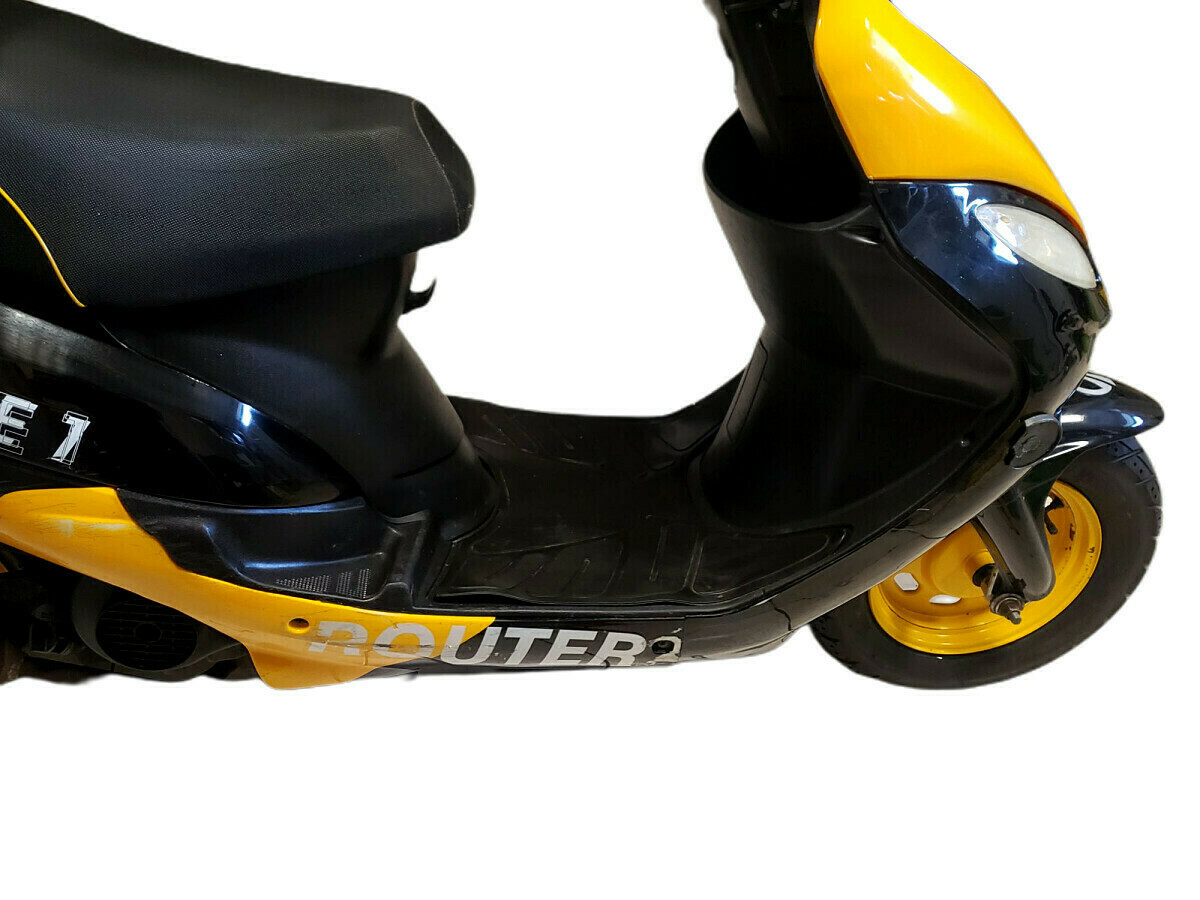 skuter-router-delux-1-romet-49ccm-4t-kask-kolor-zolty