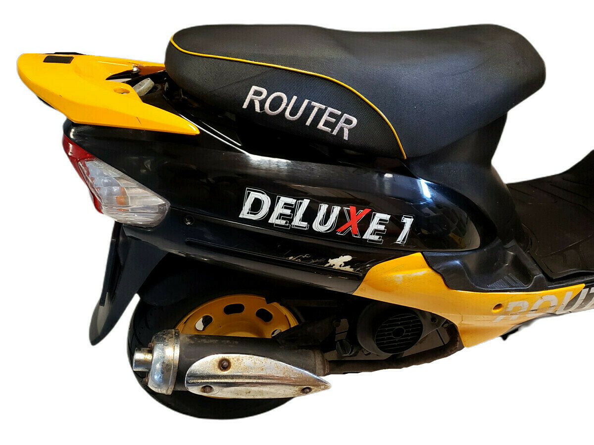 skuter-router-delux-1-romet-49ccm-4t-kask-rodzaj-paliwa-benzyna