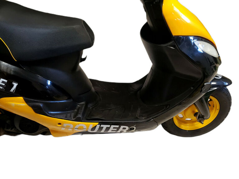 skuter-router-delux-1-romet-49ccm-4t-kask-kolor-zolty