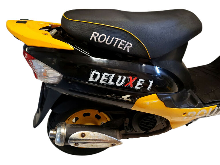 skuter-router-delux-1-romet-49ccm-4t-kask-rodzaj-paliwa-benzyna