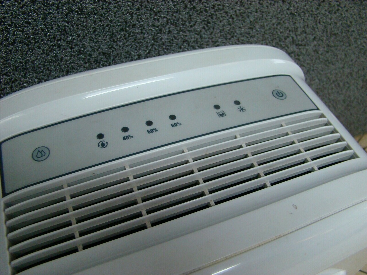 osuszacz-blyss-wdh-312ec-kolor-dominujacy-bialy