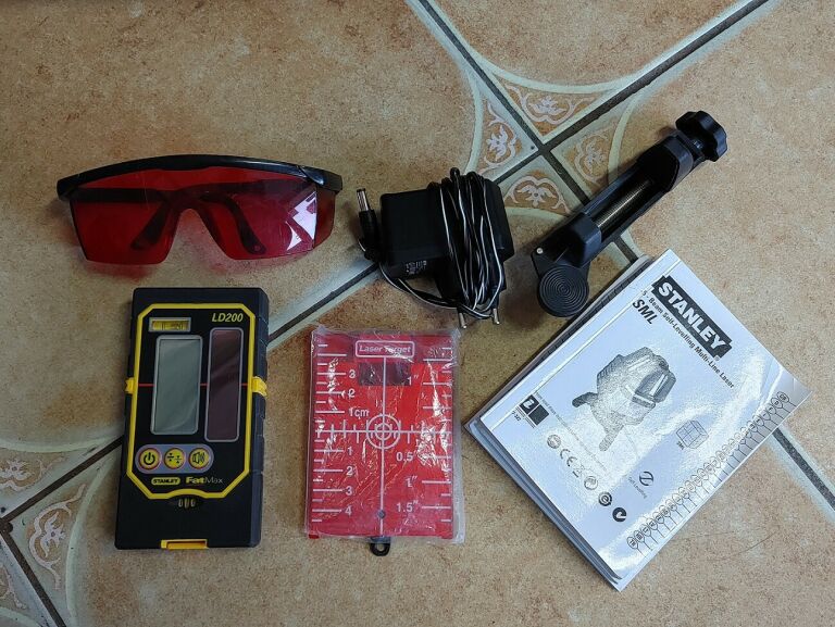POZIOMICA LASEROWA STANLEY FATMAX SML + AKCESORIA