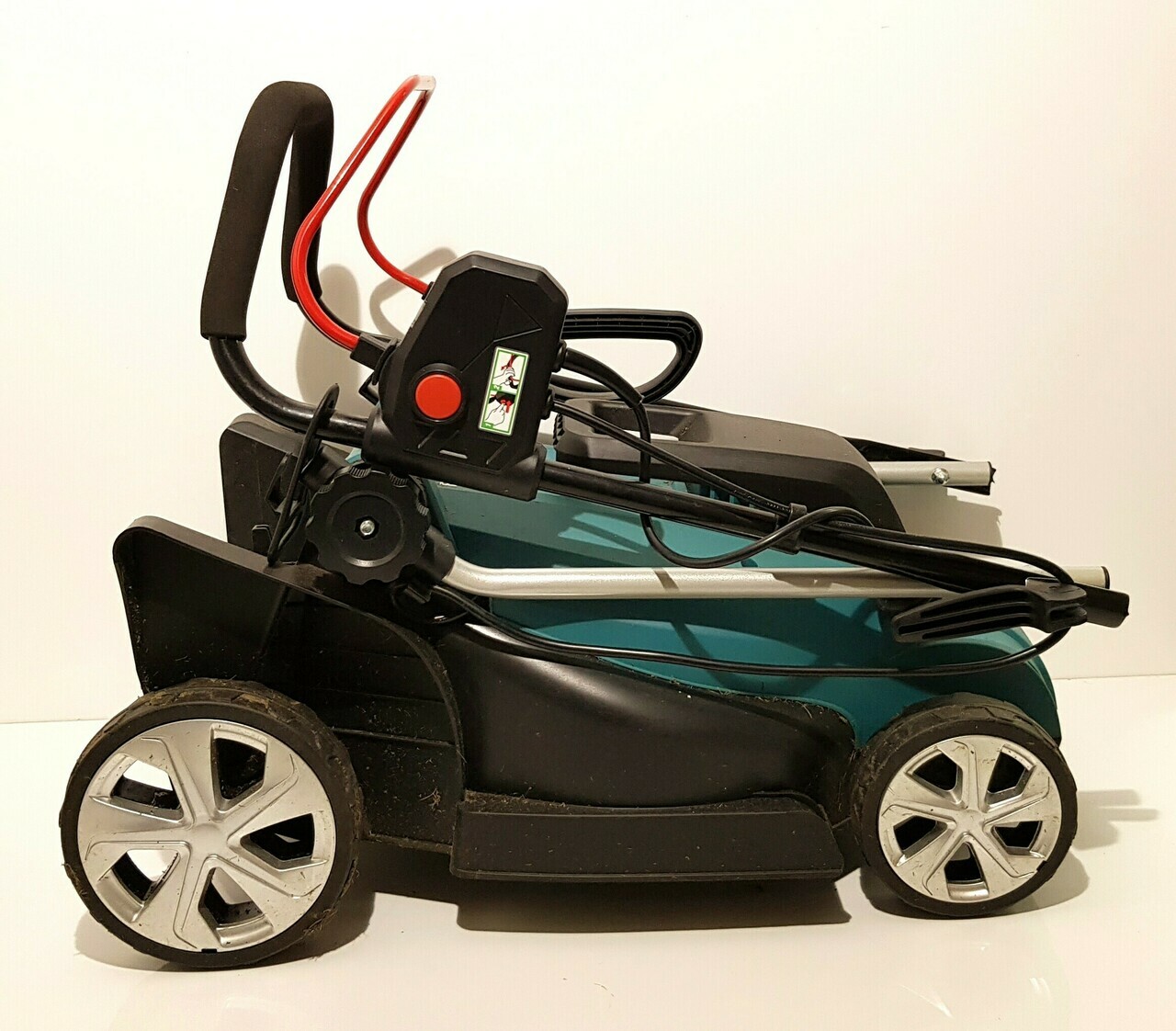 kosiarka-makita-elm3320-pojemnosc-kosza-30