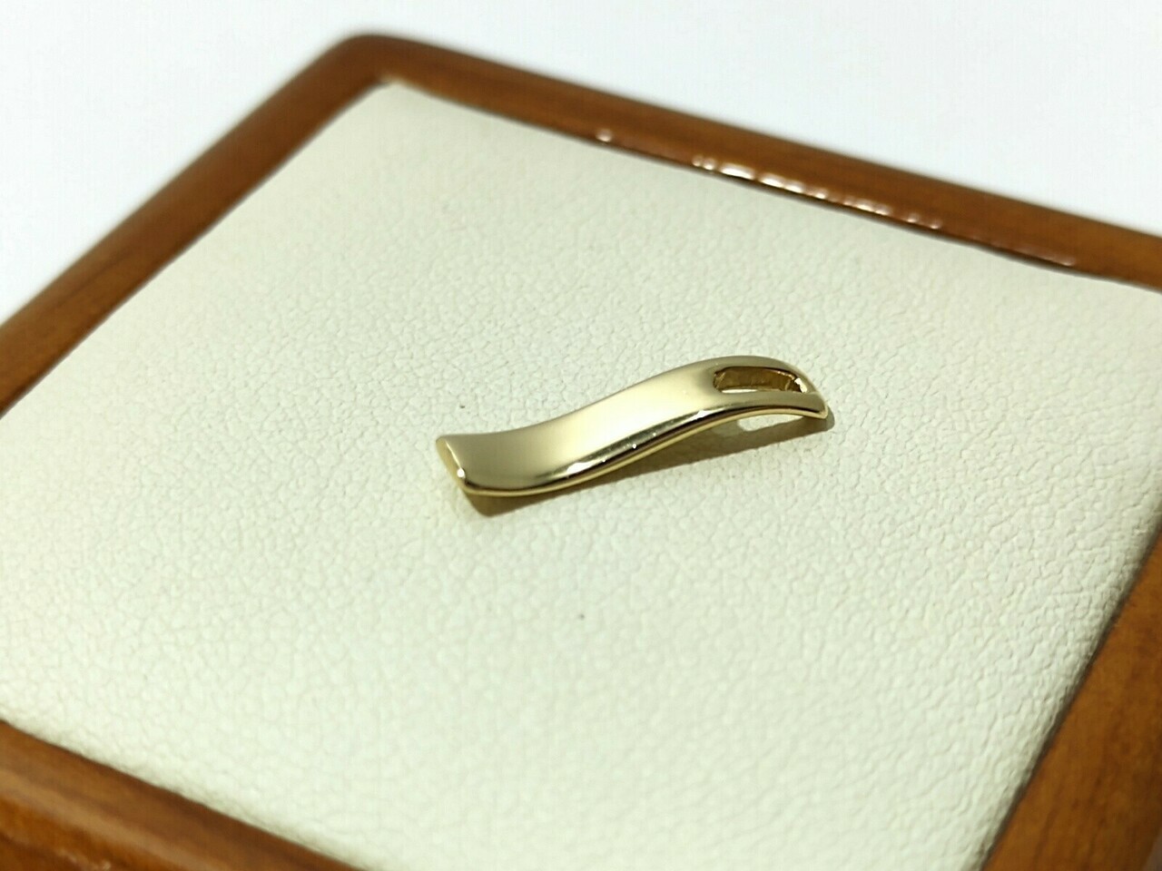 piekna-zlota-zawieszka-p585-071g-stan-11323-2