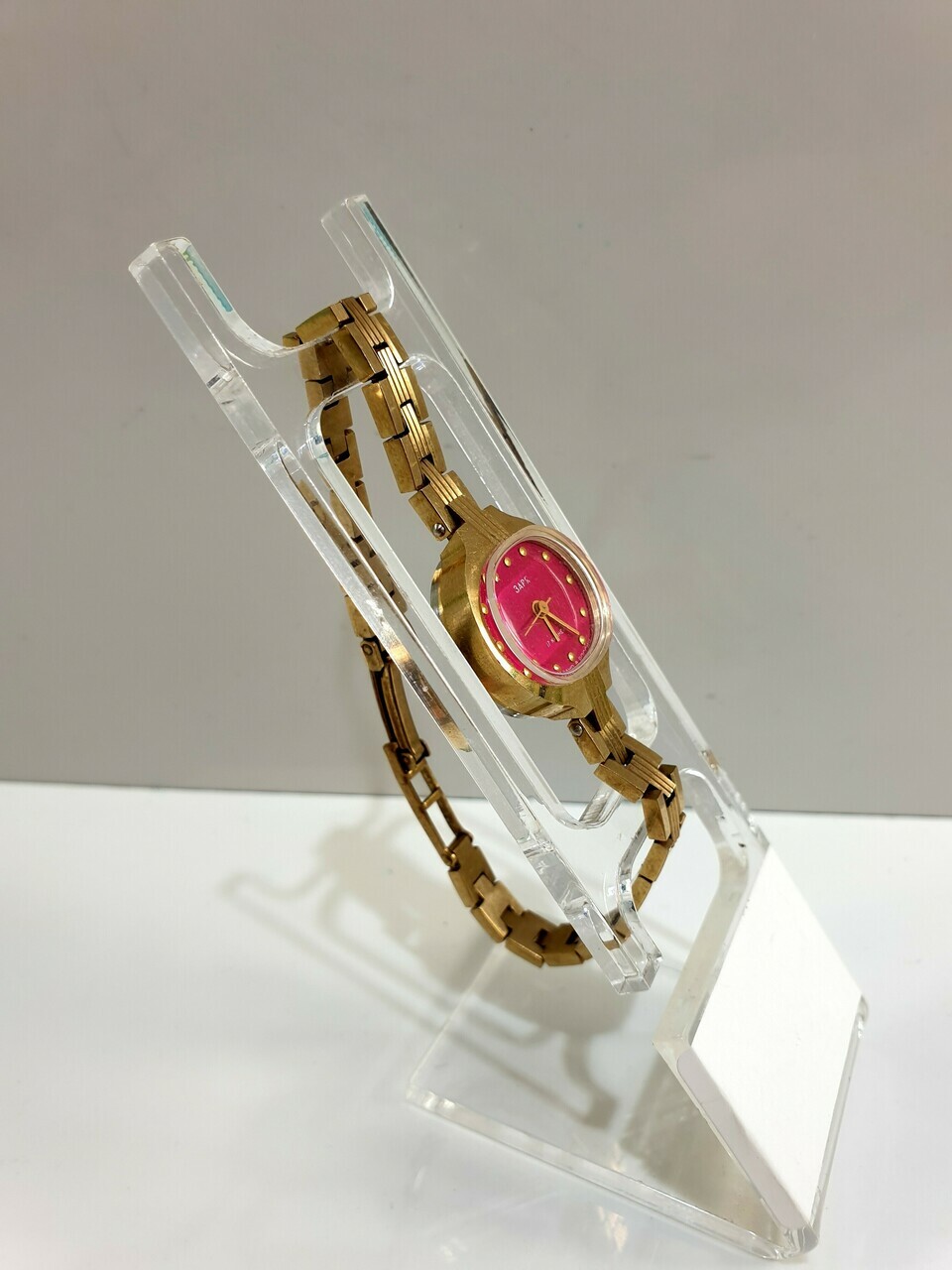 zegarek-damski-zloty-3apr-stan-uzywany