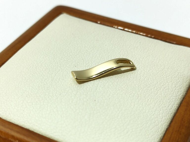 piekna-zlota-zawieszka-p585-071g-stan-11323-2