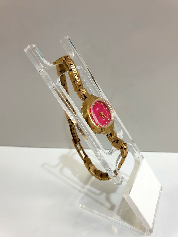 zegarek-damski-zloty-3apr-stan-uzywany