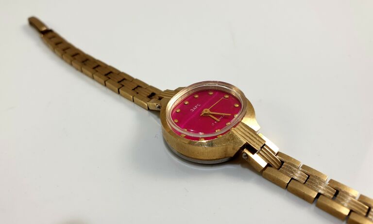 zegarek-damski-zloty-3apr-styl-klasyczny