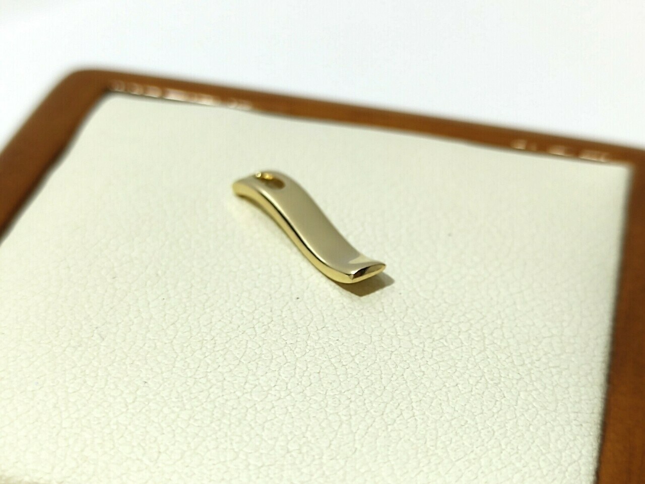 piekna-zlota-zawieszka-p585-071g-kolbe-1a-pila