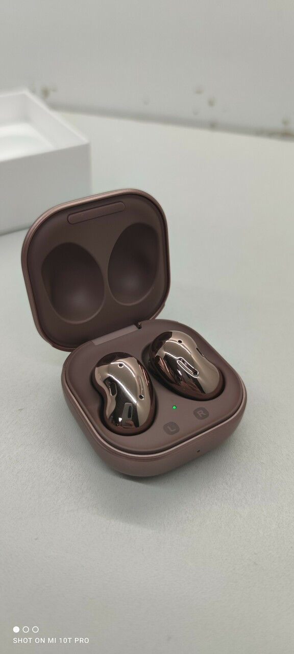 sluchawki-samsung-buds-live-sm-r180-kod-producenta-sm-r180nznaeue