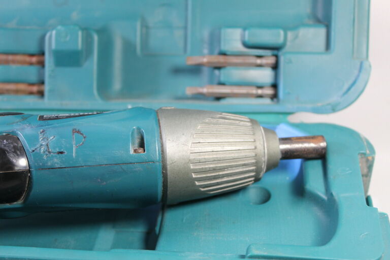 WKRĘTAK MAKITA 6723D