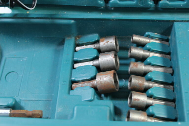 WKRĘTAK MAKITA 6723D