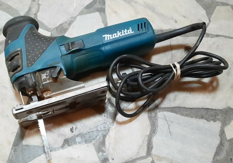 WYRZYNARKA MAKITA 4351FCT