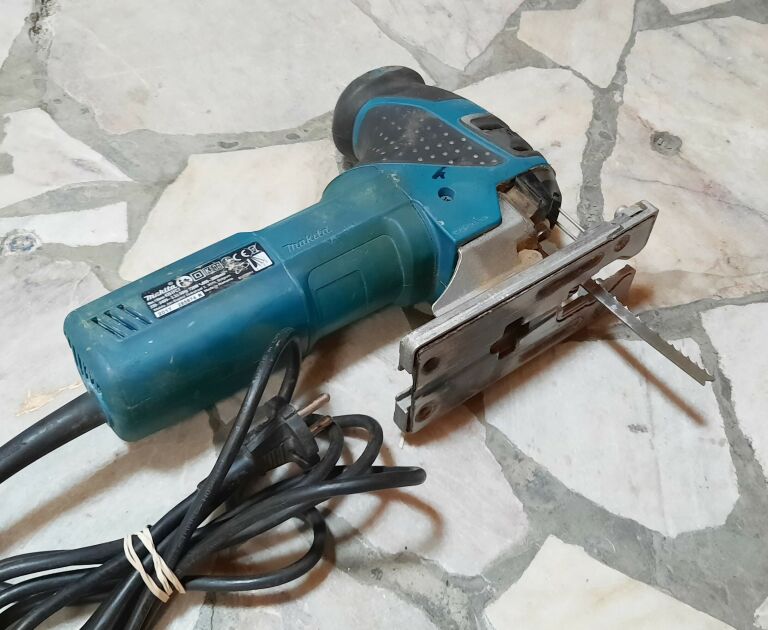 WYRZYNARKA MAKITA 4351FCT