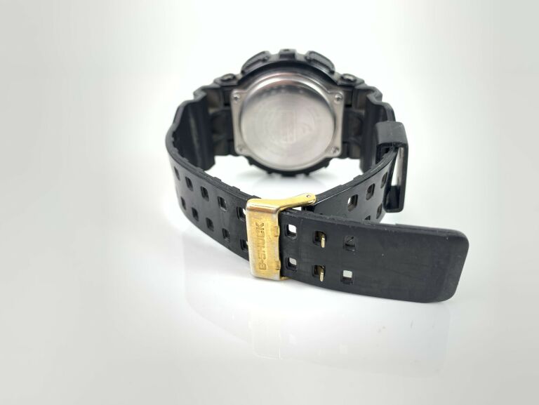 ZEGAREK CASIO GA-110GB CZARNO ZŁOTY STAN DB