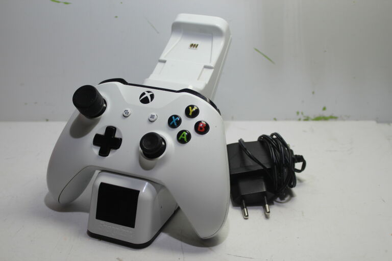 PAD XBOX ONE /ŁADOWARKA ENERGIZER 1708 # OPIS
