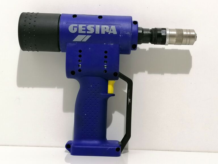 NITOWNICA GESIPA FB-190002032A + ŁADOWARKA + AKU