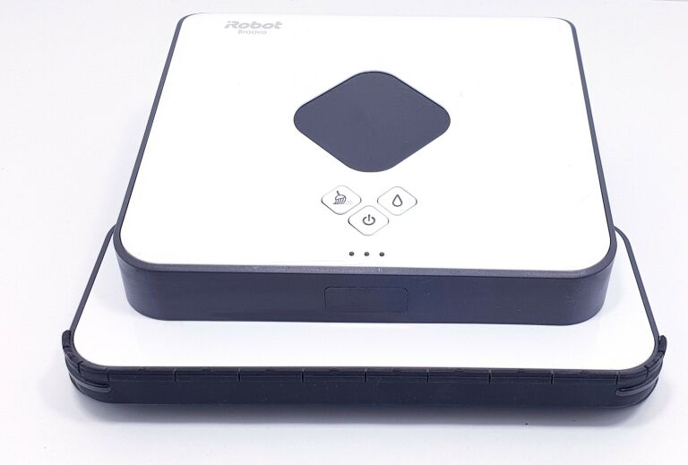ROBOT MOPUJĄCY SPRZĄTAJĄCY IROBOT BRAAVA 390T