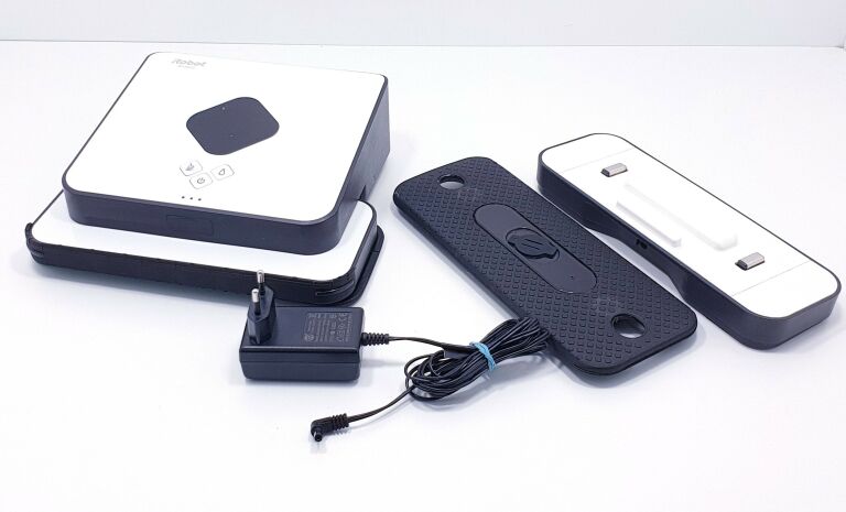 ROBOT MOPUJĄCY SPRZĄTAJĄCY IROBOT BRAAVA 390T