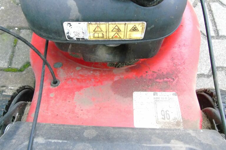 dobra-kosiarka-spalinowa-budget-bbm-46-r-ohv-szerokosc-koszenia-46