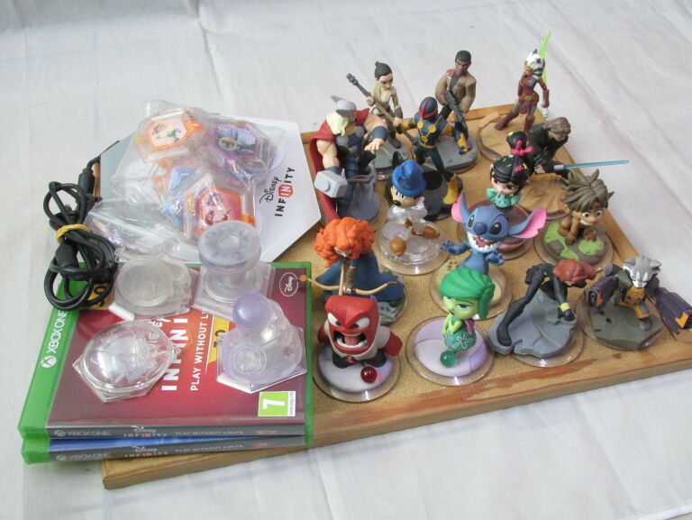 DISNEY INFINITY 2 GRY FIGURKI ŚWIATY PORTAL