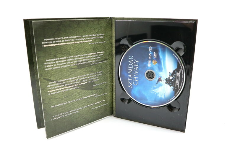 FILM DVD ORAZ KSIĄŻKA - SZTANDAR CHWAŁY